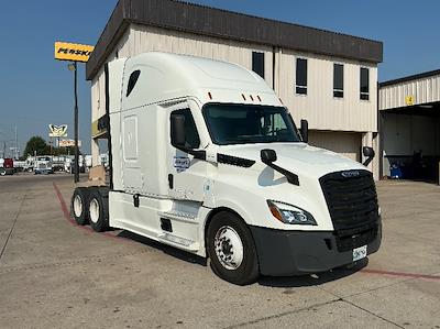 Used 2022 Freightliner Cascadia Detroit DD15AT Semi Truck with Sleeper Cab for sale #464275 - photo 1