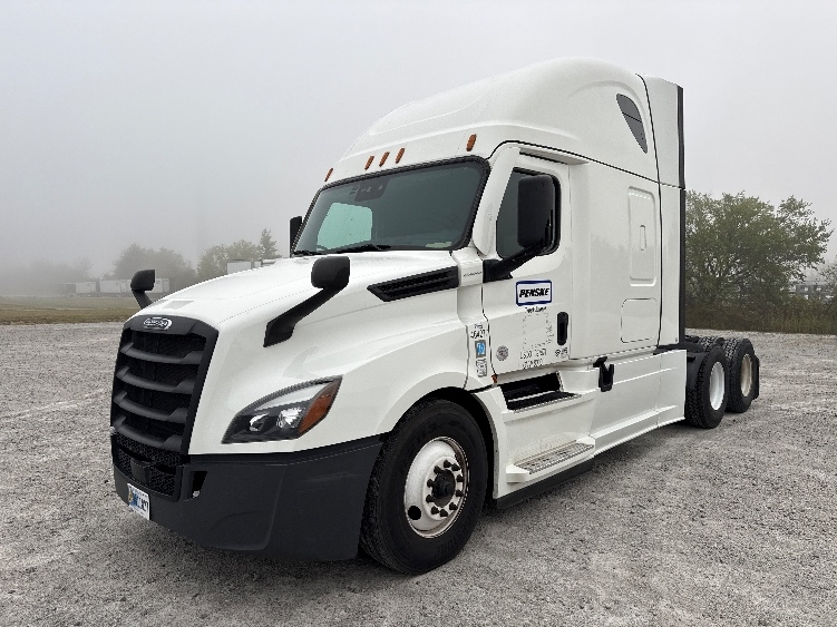 Used 2022 Freightliner Cascadia - photo 5
