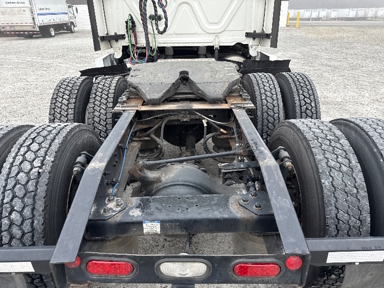 Used 2022 Freightliner Cascadia - photo 8