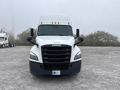 Used 2022 Freightliner Cascadia Detroit DD15AT Semi Truck with Sleeper Cab for sale #464277 - photo 2