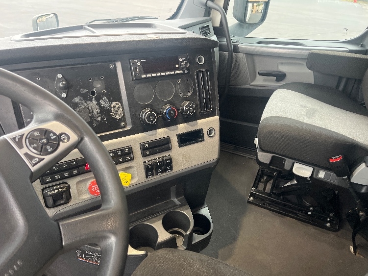 Used 2022 Freightliner Cascadia - photo 14