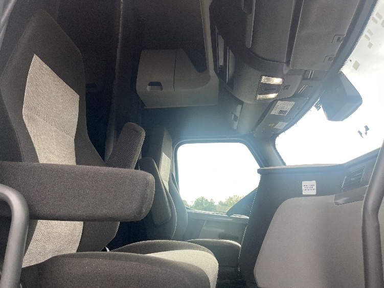 Used 2022 Freightliner Cascadia - photo 17