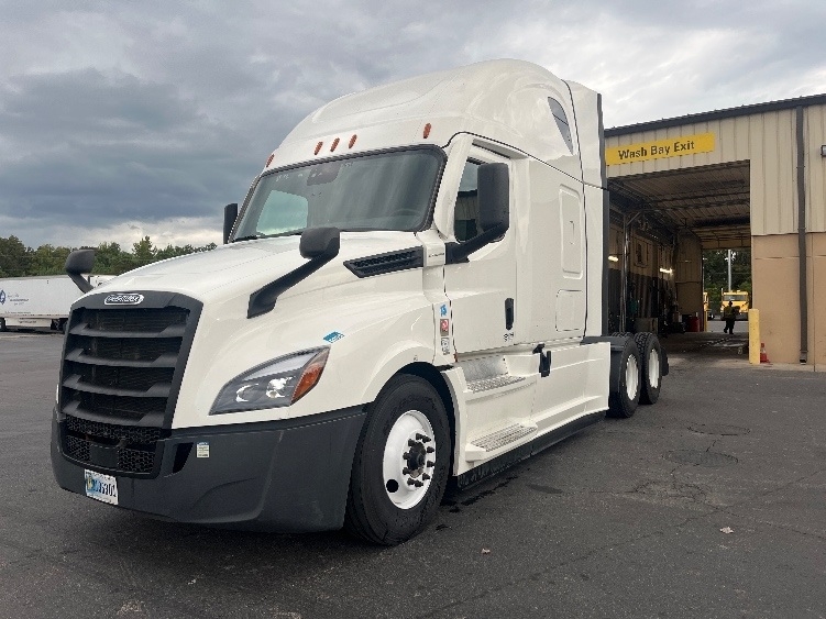 Used 2022 Freightliner Cascadia - photo 5