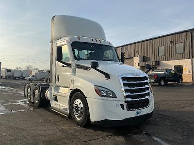 Used 2022 Freightliner Cascadia - photo 1