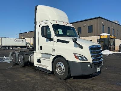 Used 2022 Freightliner Cascadia - photo 1