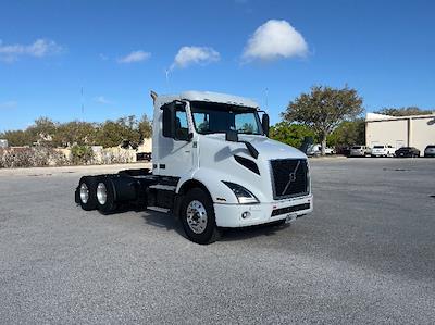 Used 2022 Volvo VNR - photo 1