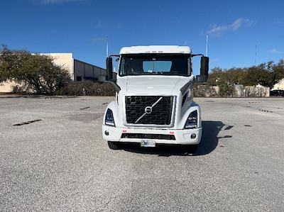 Used 2022 Volvo VNR - photo 1