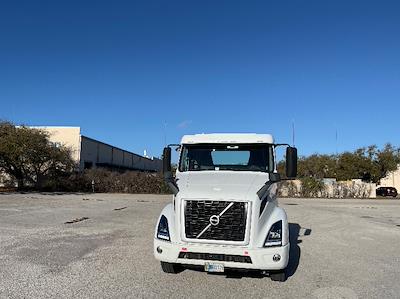 Used 2022 Volvo VNR - photo 1