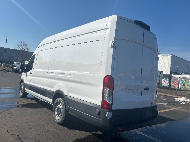 Used 2022 Ford Transit 250 - photo 8