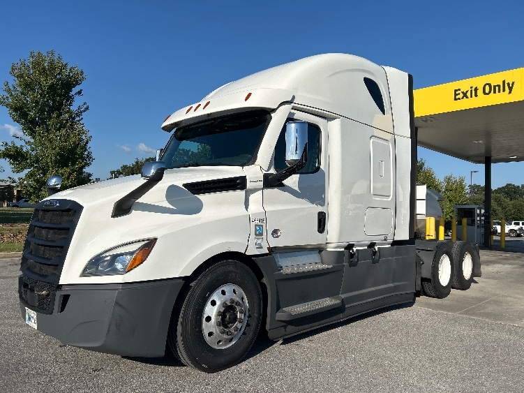 Used 2022 Freightliner Cascadia - photo 5