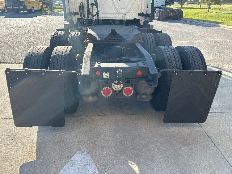 Used 2022 Freightliner Cascadia - photo 8