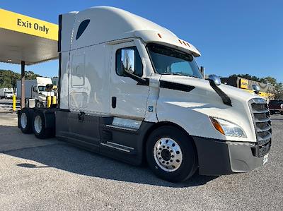 Used 2022 Freightliner Cascadia Detroit DD15AT Semi Truck with Sleeper Cab for sale #468418 - photo 1
