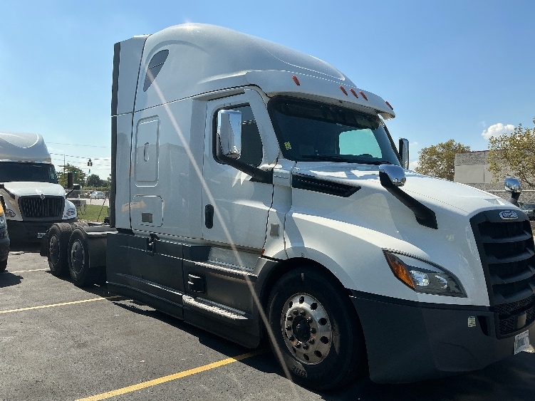 Used 2022 Freightliner Cascadia - photo 1