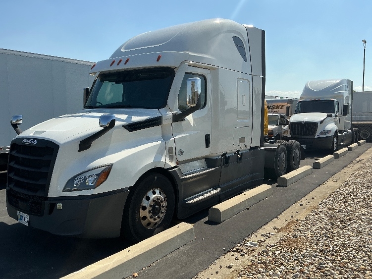 Used 2022 Freightliner Cascadia - photo 5