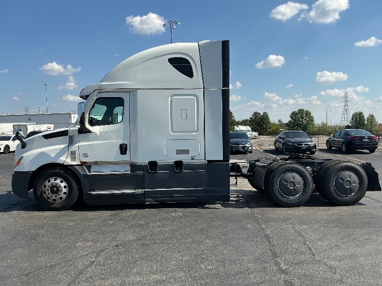Used 2022 Freightliner Cascadia - photo 6