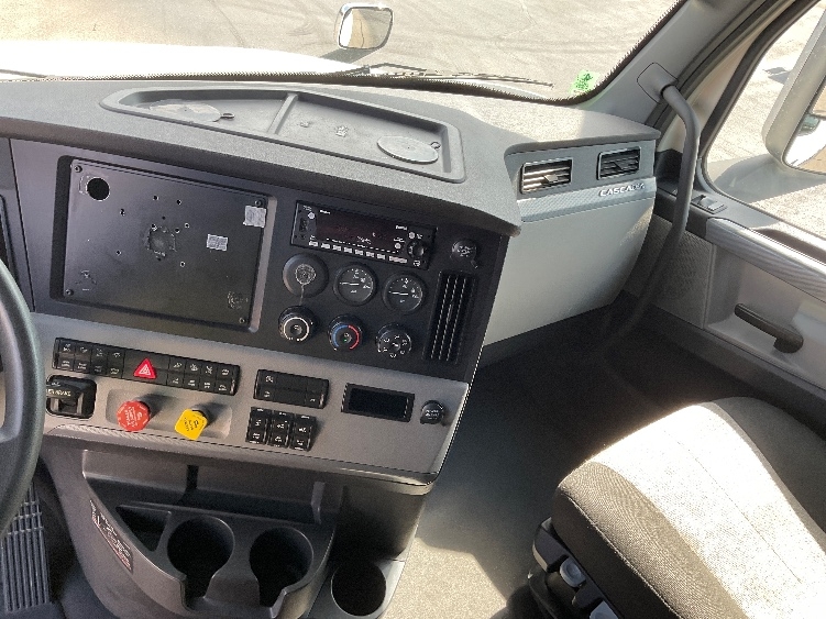 Used 2022 Freightliner Cascadia - photo 14