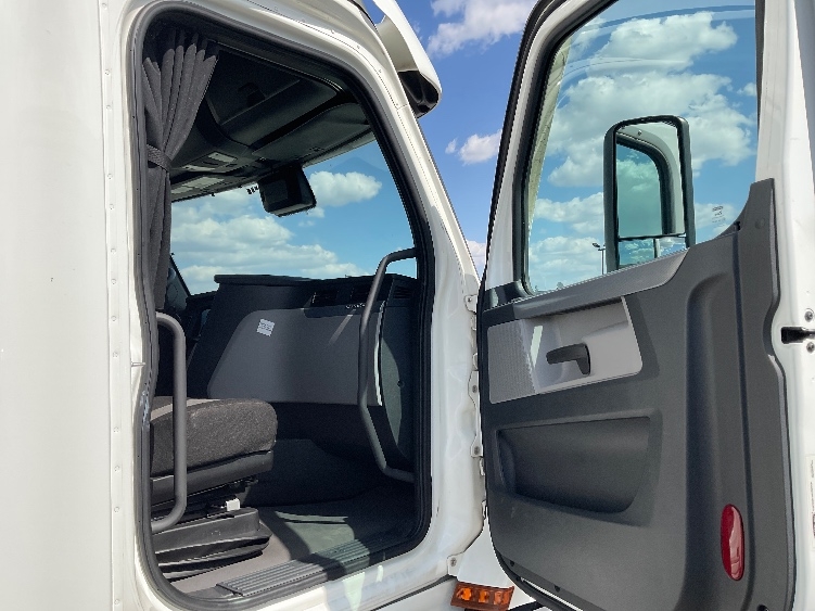 Used 2022 Freightliner Cascadia - photo 15