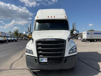 Used 2022 Freightliner Cascadia Detroit DD15AT Semi Truck with Sleeper Cab for sale #468426 - photo 2