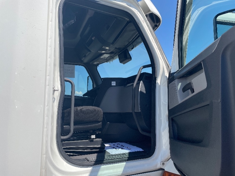 Used 2022 Freightliner Cascadia - photo 15