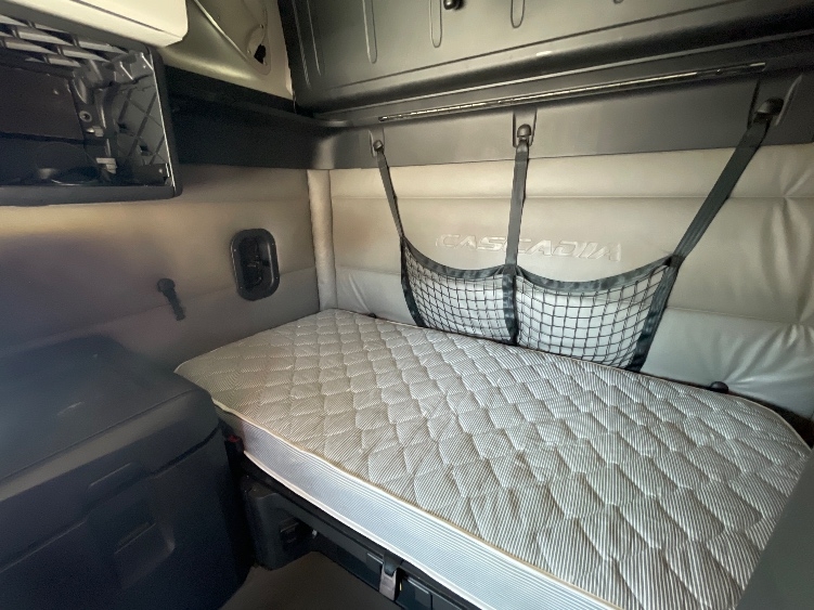Used 2022 Freightliner Cascadia - photo 19