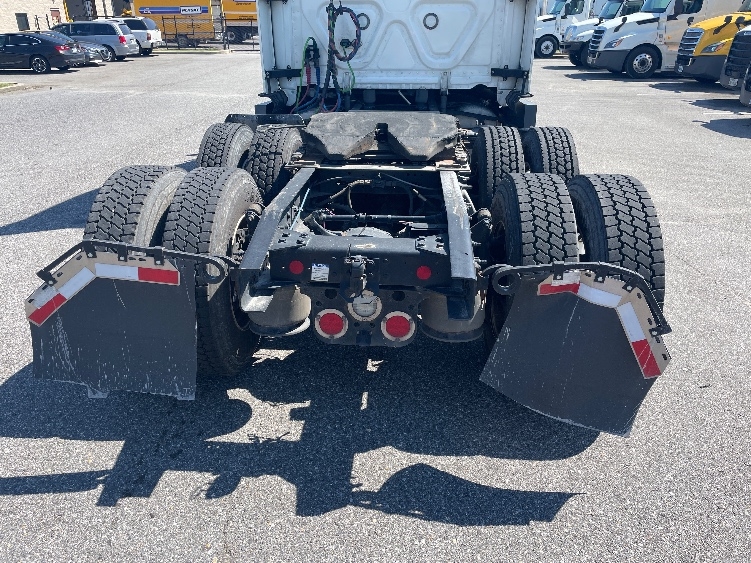 Used 2022 Freightliner Cascadia - photo 8