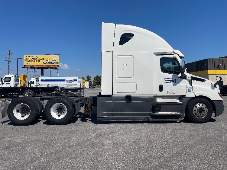 Used 2022 Freightliner Cascadia - photo 10