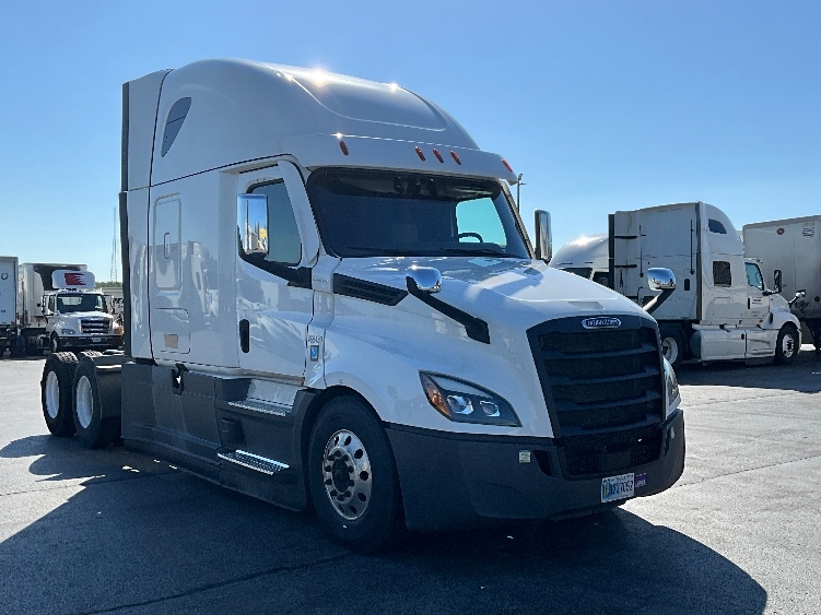 Used 2022 Freightliner Cascadia - photo 1