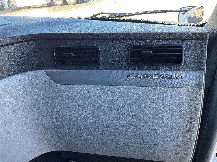 Used 2022 Freightliner Cascadia - photo 16