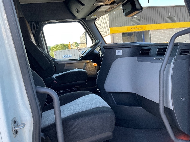 Used 2022 Freightliner Cascadia - photo 17