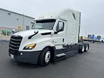 Used 2022 Freightliner Cascadia Detroit DD15AT Semi Truck with Sleeper Cab for sale #468431 - photo 3