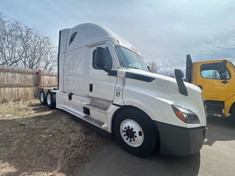 Used 2022 Freightliner Cascadia - photo 1