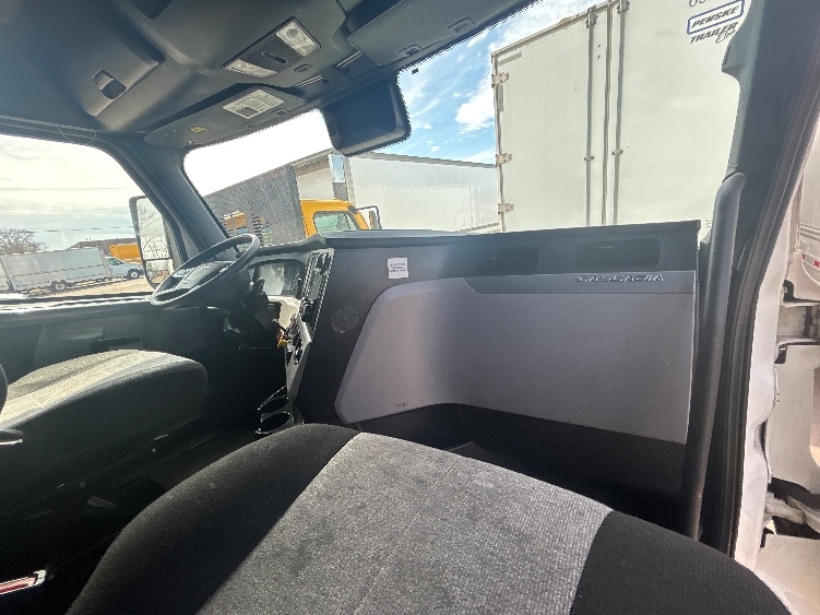 Used 2022 Freightliner Cascadia - photo 16
