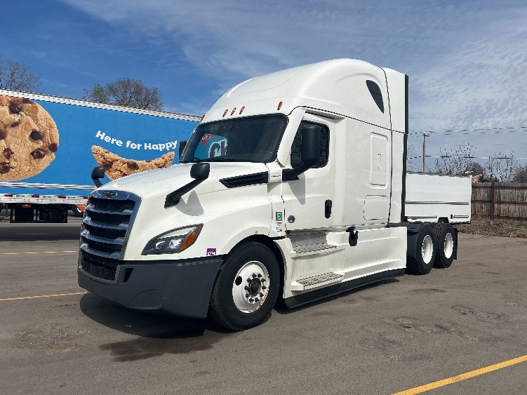 Used 2022 Freightliner Cascadia - photo 5