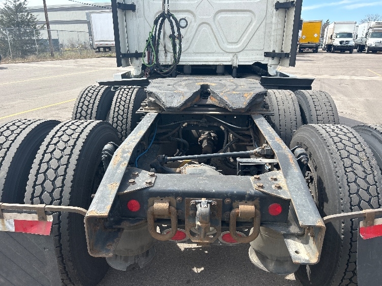 Used 2022 Freightliner Cascadia - photo 8