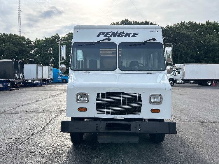 Used 2022 Freightliner MT 55 - photo 2