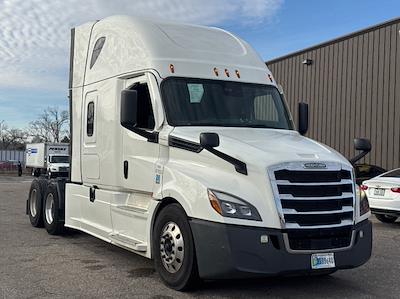 Used 2022 Freightliner Cascadia Detroit DD15AT Semi Truck with Sleeper Cab for sale #471033 - photo 1