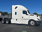 Used 2022 Freightliner Cascadia Detroit DD15AT Semi Truck with Sleeper Cab for sale #471037 - photo 8