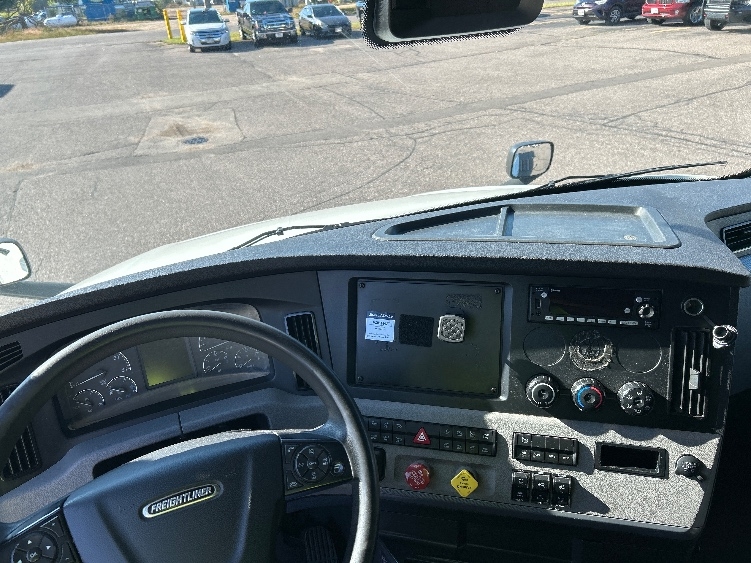 Used 2022 Freightliner Cascadia - photo 13