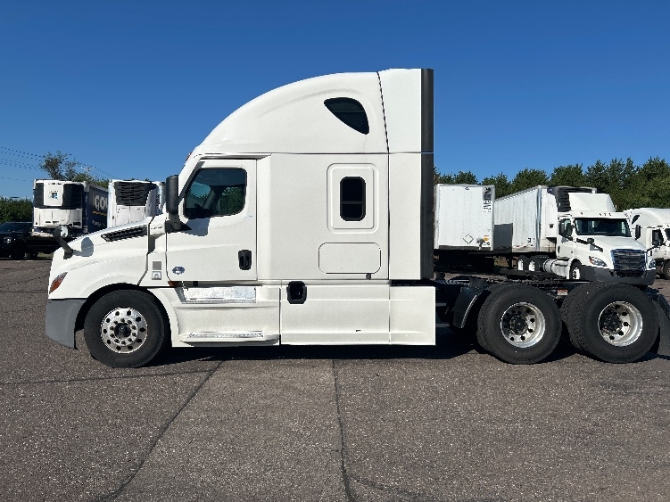 Used 2022 Freightliner Cascadia - photo 6