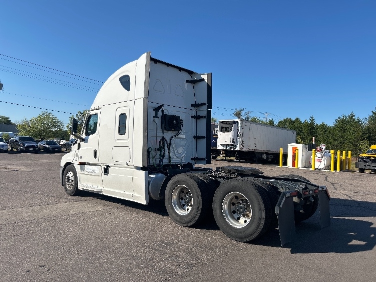 Used 2022 Freightliner Cascadia - photo 7