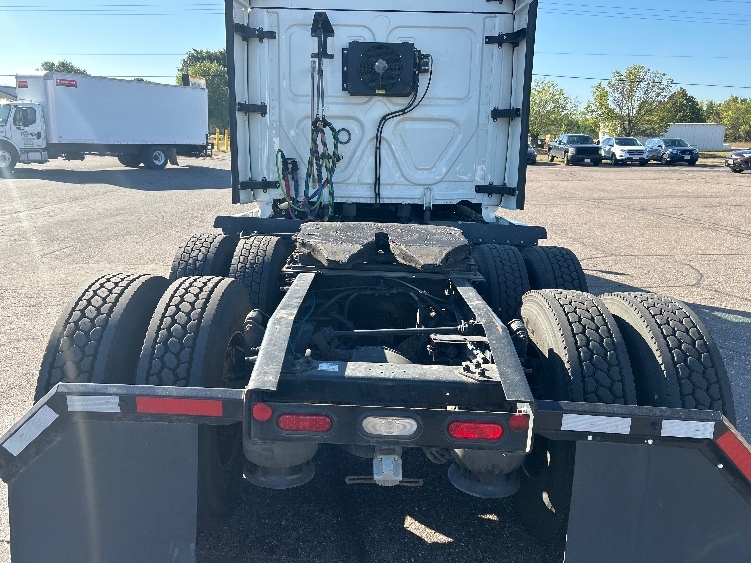 Used 2022 Freightliner Cascadia - photo 8
