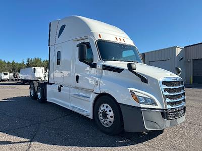 Used 2022 Freightliner Cascadia Detroit DD15AT Semi Truck with Sleeper Cab for sale #471038 - photo 1