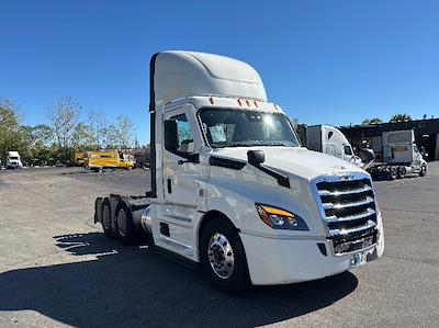 Used 2022 Freightliner Cascadia Detroit DD13 Semi Truck for sale #482884 - photo 1