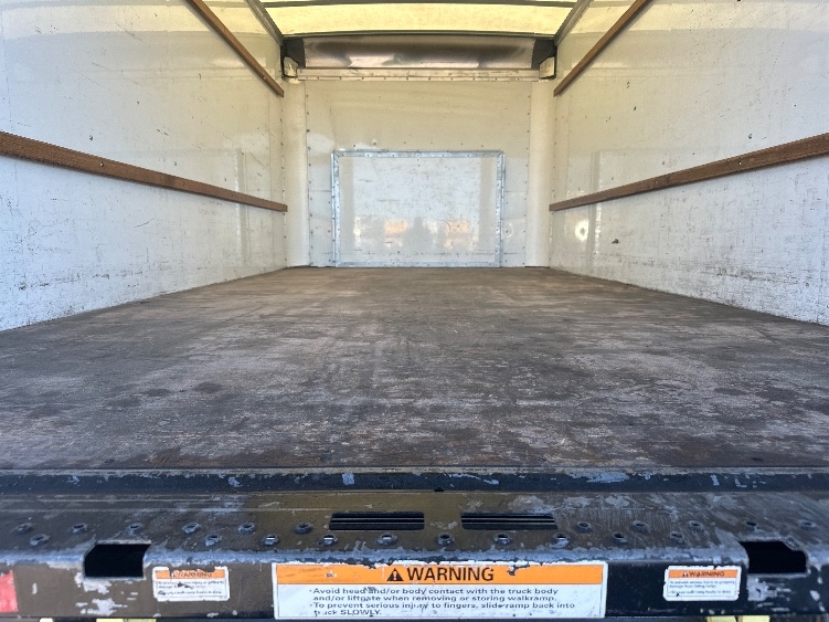 Used 2022 Ford E-350 - photo 12
