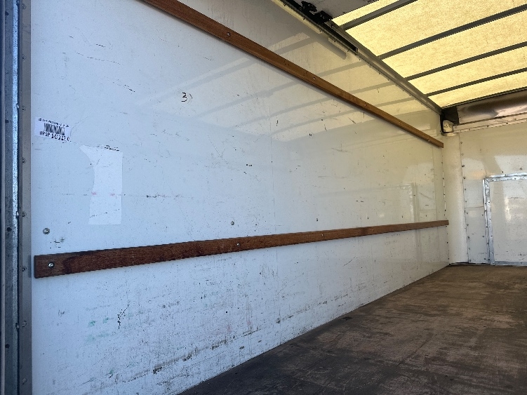 Used 2022 Ford E-350 - photo 13