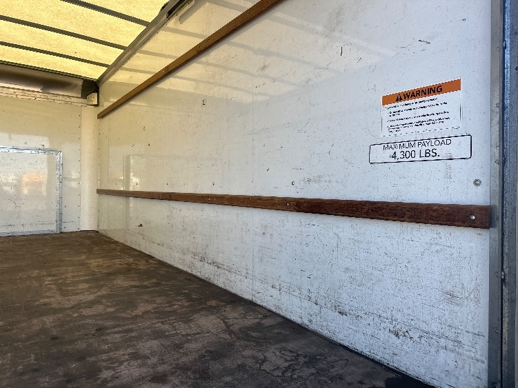 Used 2022 Ford E-350 - photo 14