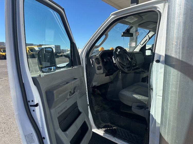 Used 2022 Ford E-350 - photo 18