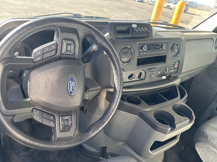 Used 2022 Ford E-350 - photo 20