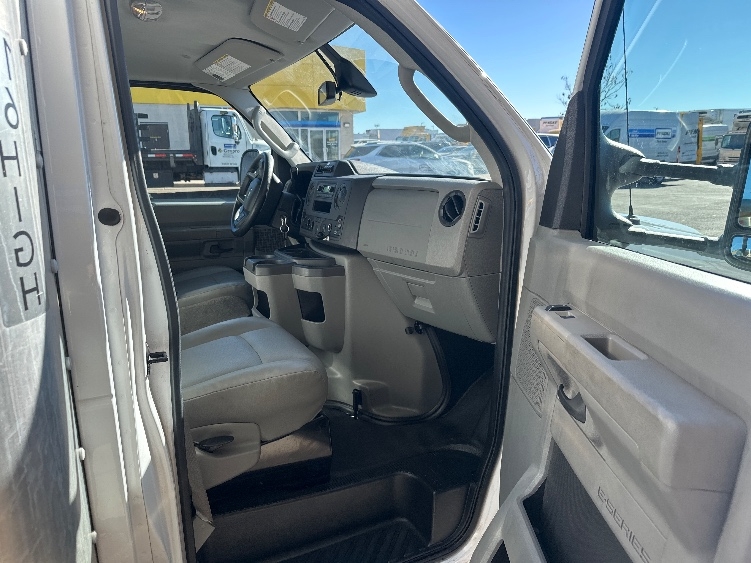 Used 2022 Ford E-350 - photo 22