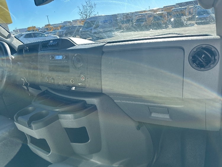 Used 2022 Ford E-350 - photo 23